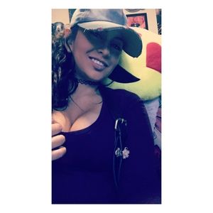 Meet your Posher, Laura